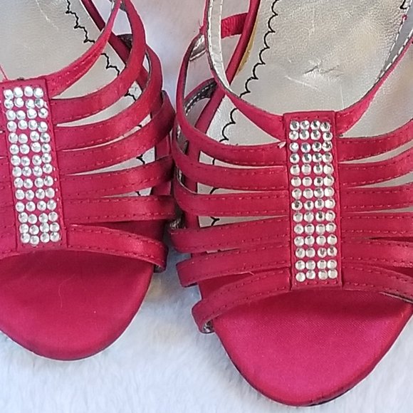 Tradition "Effie" Embellished Red Satin Slingback Sandals  Size 7.5 M - Picture 6 of 9